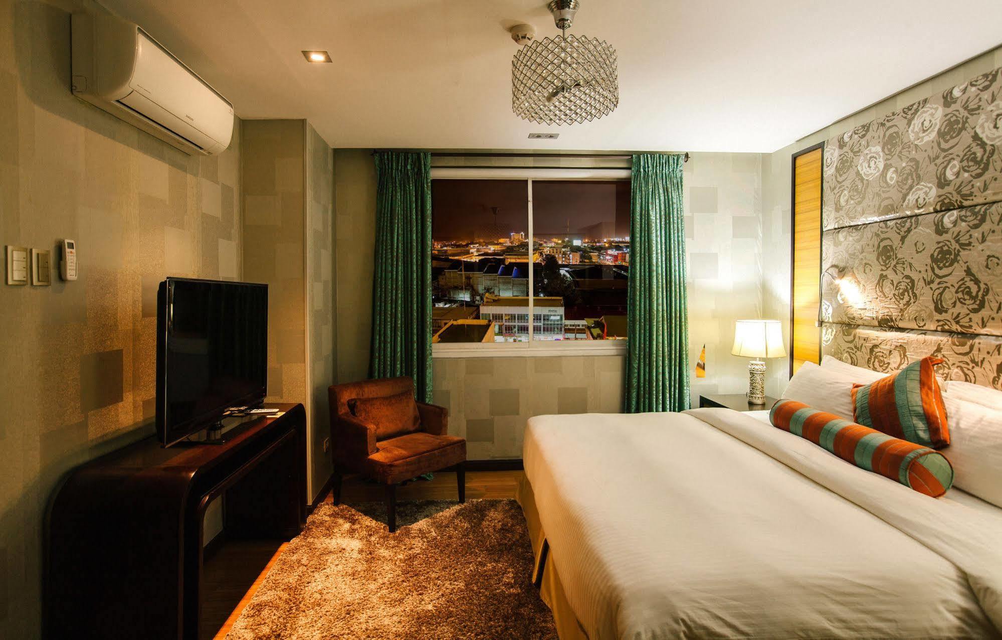 The Royal Mandaya Hotel Davao City Eksteriør billede