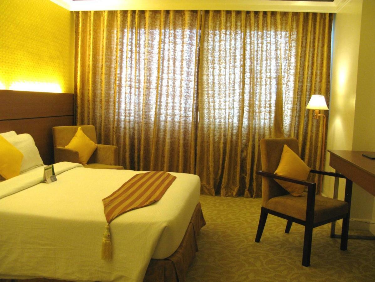 The Royal Mandaya Hotel Davao City Eksteriør billede